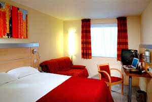 A room at the Holiday Inn Express Hemel Hempstead